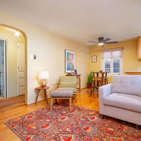 Casita Gomez- Courtyard - Quiet - Railyard - 1Br Villa